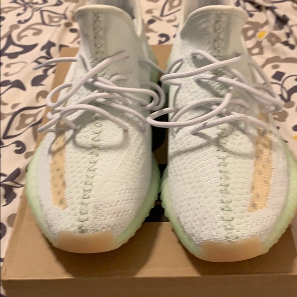 YEEZY BOOST 350 V2 HYPERSPACE JD